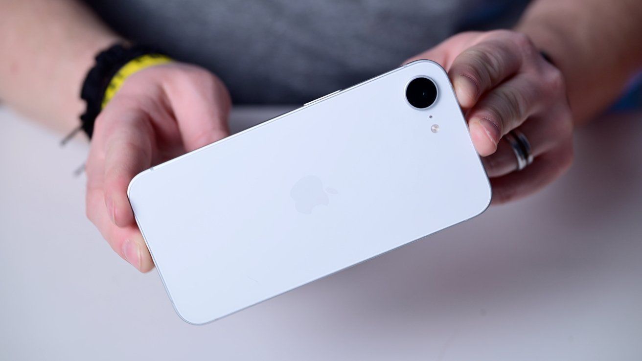 iPhone 17e sẽ được giới thiệu vào năm sau.