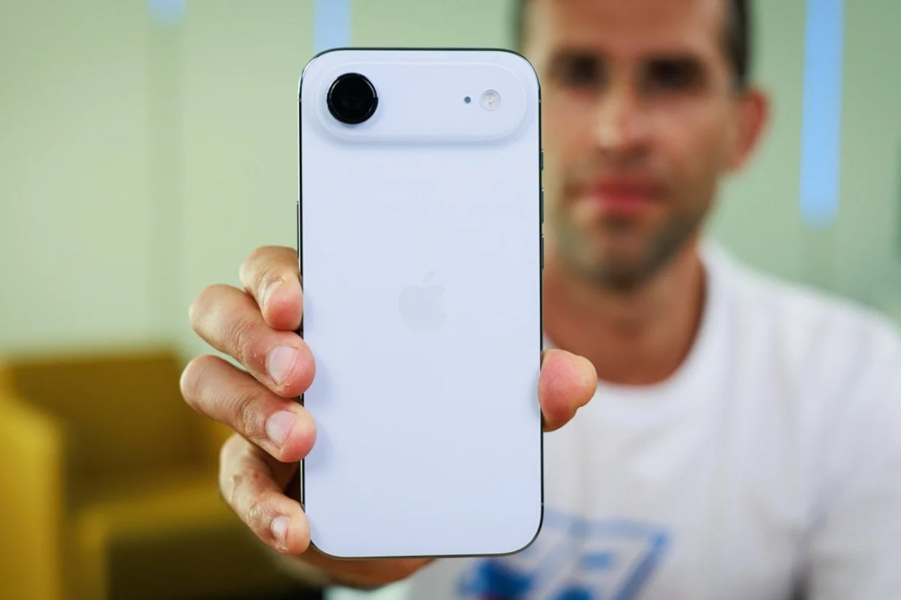iPhone Air siêu mỏng.