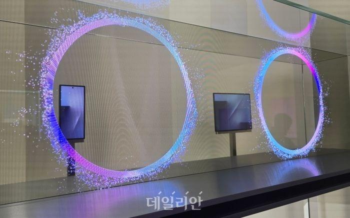 smartphone man hinh gap,  Galaxy Z Fold7,  smartphone gap ba,  smartphone gap Samsung,  Samsung APEC 2025 anh 2