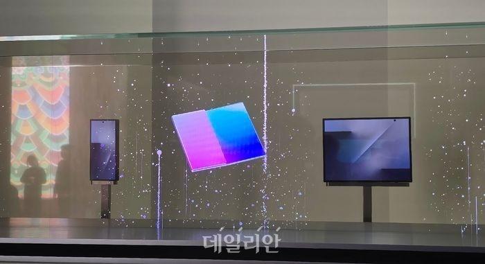 smartphone man hinh gap,  Galaxy Z Fold7,  smartphone gap ba,  smartphone gap Samsung,  Samsung APEC 2025 anh 4