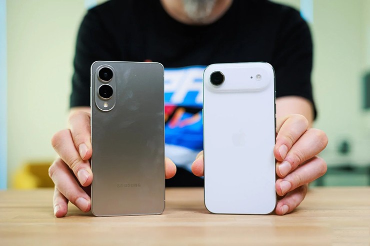 Galaxy S25 Edge và iPhone Air được đặt cạnh nhau.