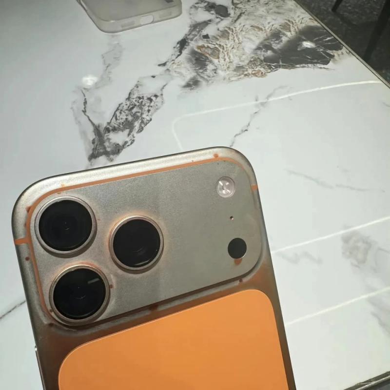 Lau iPhone 17 Pro Max anh 2