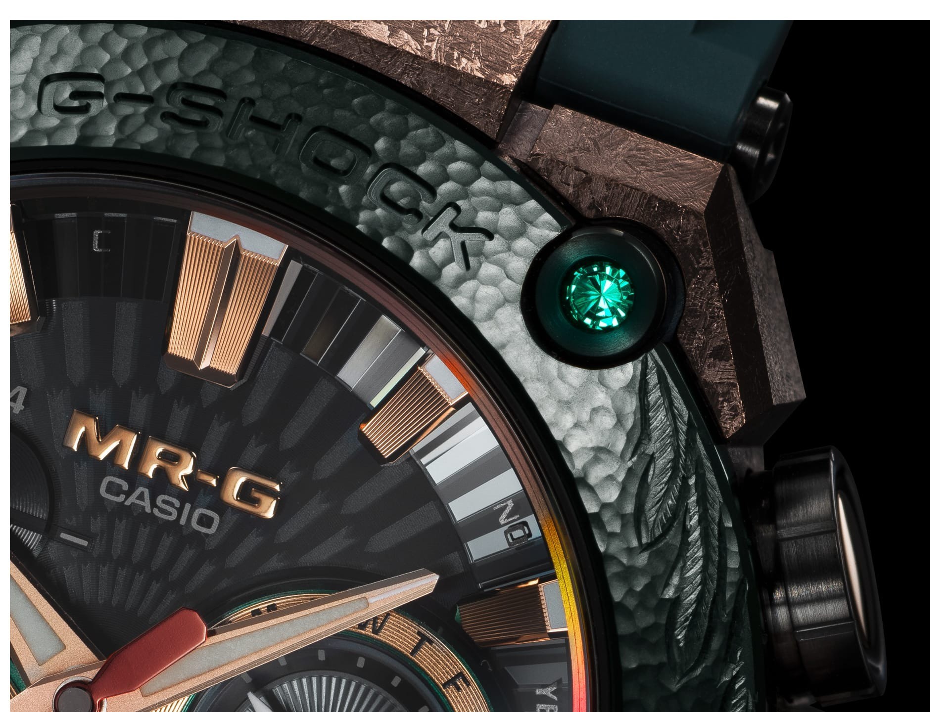 Casio ra mắt đồng hồ G-Shock vỏ titan hoạ tiết phượng hoàng và ngọc lục bảo - 3