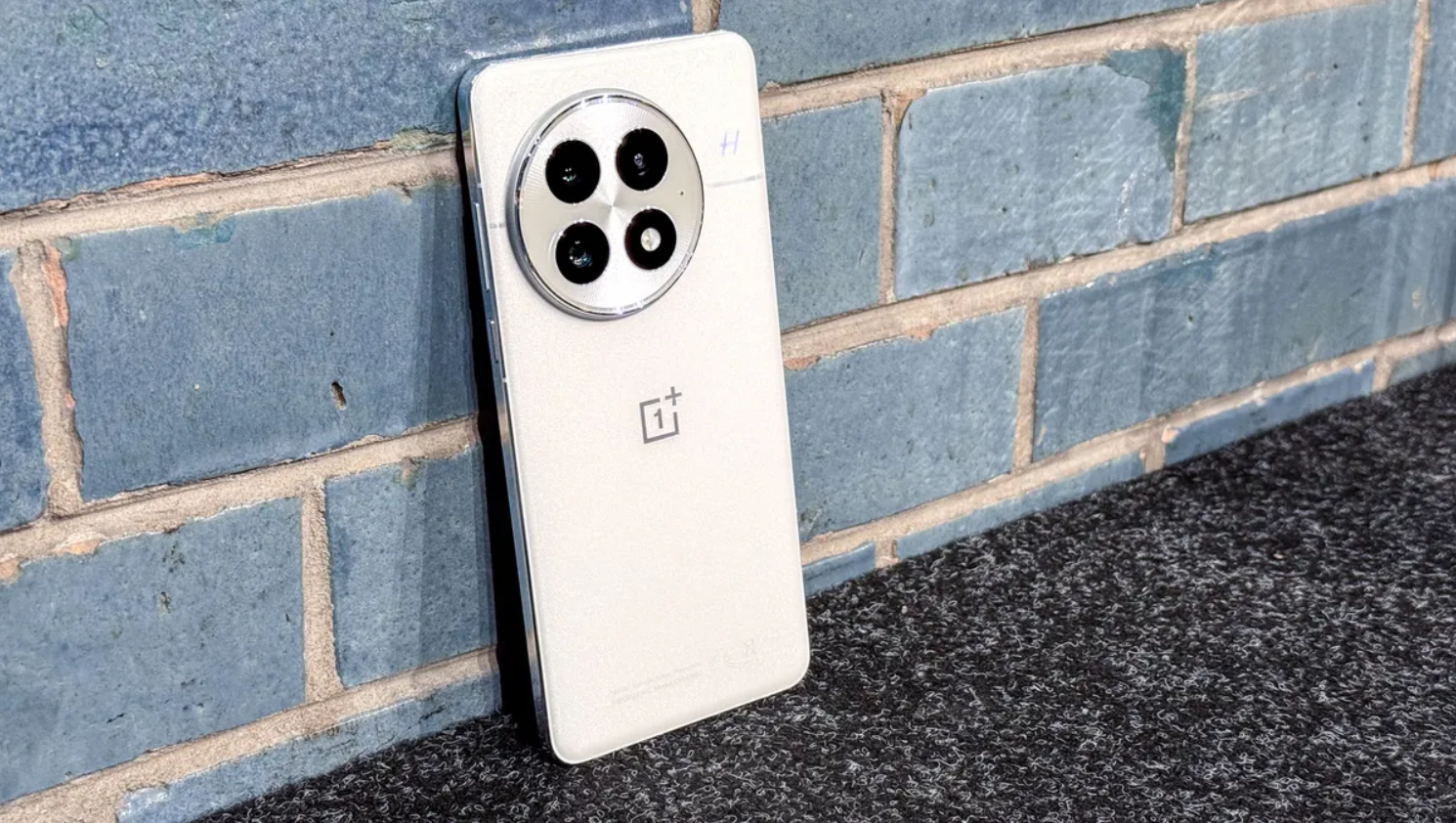 OnePlus 13.