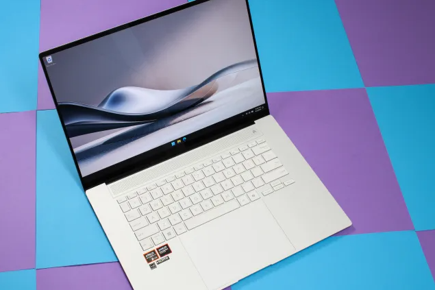 Asus Zenbook S 16.