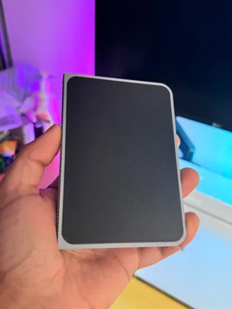 iPhone gập xuất hiện gây bất ngờ, khác biệt mọi đối thủ Android - 2