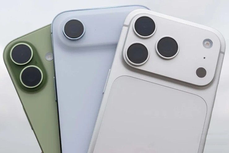 iPhone 17 chứng kiến nhiều thời điểm khách hàng phải xếp hàng chờ đợi lâu hơn cả bản Pro để đến lượt mua.