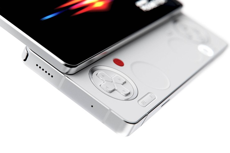 Sony Xperia Play được "tái sinh" theo cách ít ai ngờ - 4