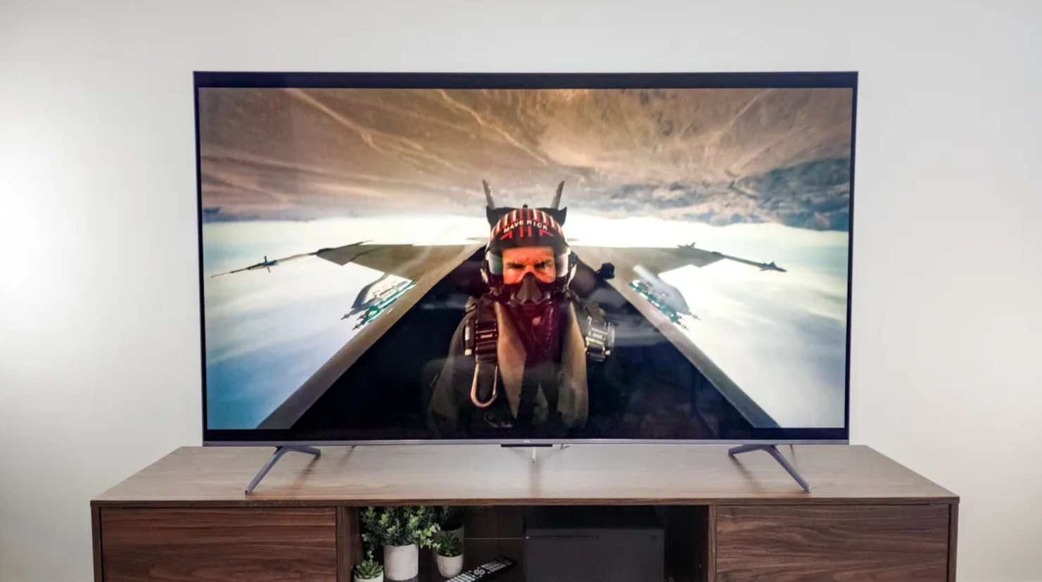 TV TCL QM6K.