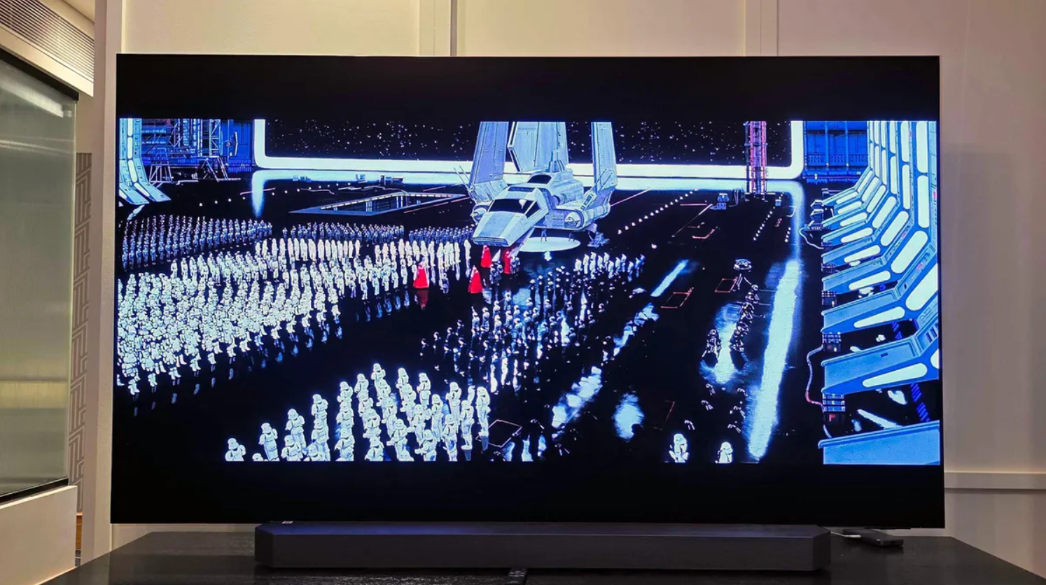 TV Samsung S95F.