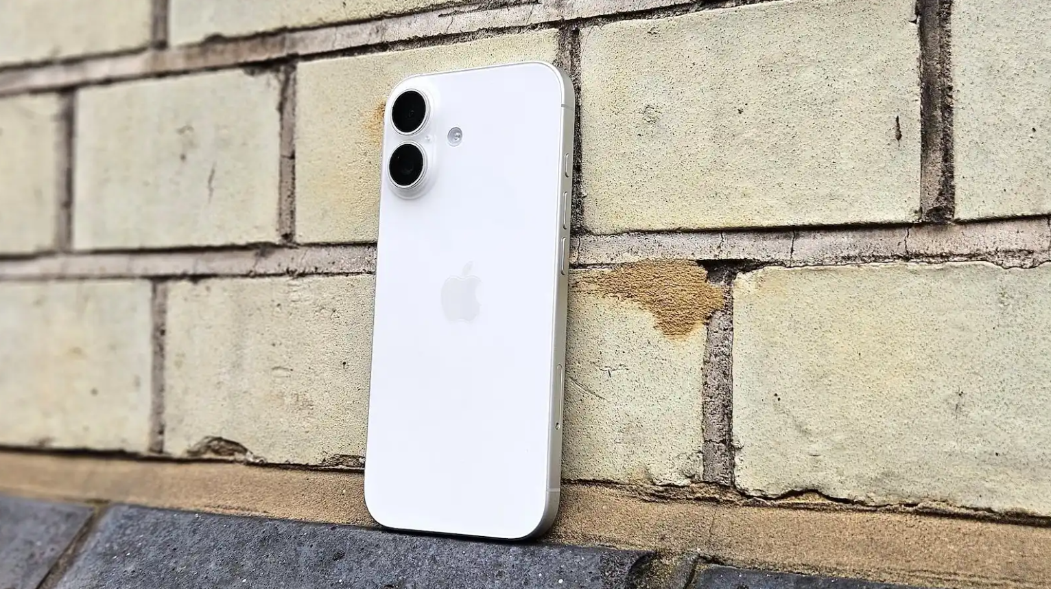 iPhone 17.