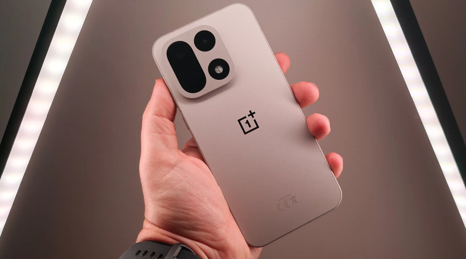 OnePlus 15.