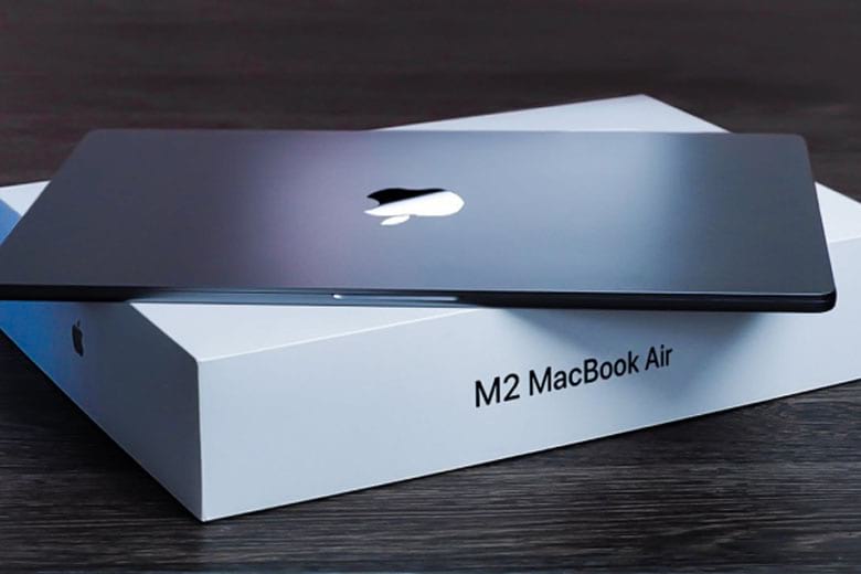 MacBook Air M2 "like new" giá khoảng 15 triệu đồng.
