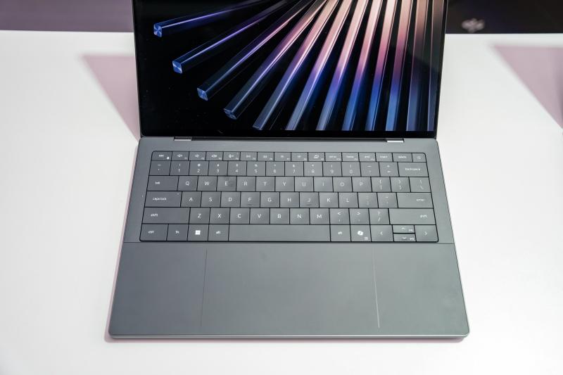 Dell XPS 14,  Dell XPS 16,  Dell XPS 2026,  laptop Dell XPS,  XPS vs MacBook Pro anh 4