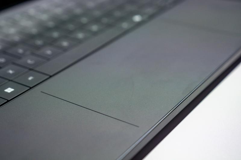 Dell XPS 14,  Dell XPS 16,  Dell XPS 2026,  laptop Dell XPS,  XPS vs MacBook Pro anh 10