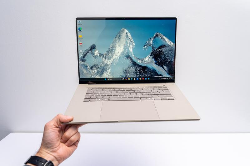 trien lam CES 2026,  Lenovo ra laptop moi,  Acer ra laptop moi,  tong hop CES 2026 anh 11