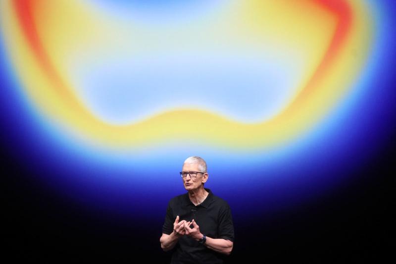 CEO Apple Tim Cook,  John Ternus CEO Apple,  CEO Apple la ai,  Tim Cook la ai,  John Ternus la ai anh 1