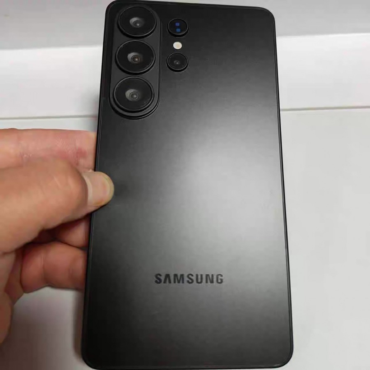 Ảnh thực tế và video trải nghiệm mô hình Galaxy S26 Ultra - 2