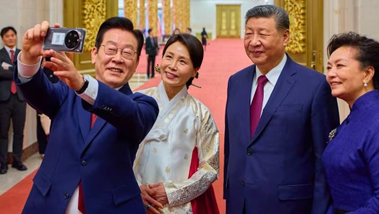 Các phu nhân của ông Lee và Tập&nbsp;cũng tham gia chụp ảnh chung.