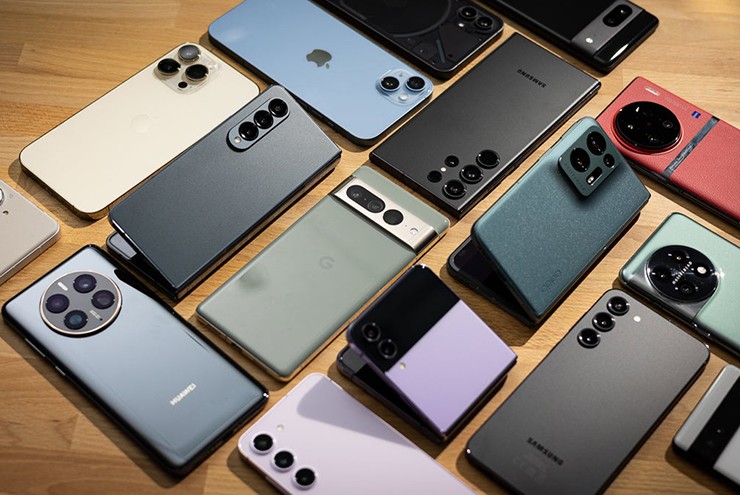 Sự xuất hiện của nhiều smartphone khiến các mẫu trước đó nhanh chóng rớt giá.