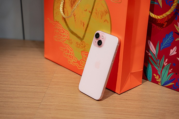 Giá cho iPhone 15 mới rơi vào khoảng 16,8 triệu đồng.