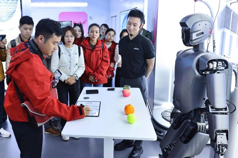 Robot hinh nguoi anh 11