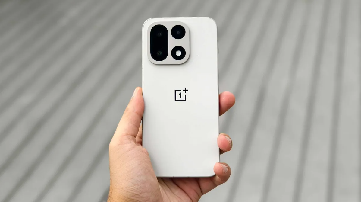 OnePlus 15.