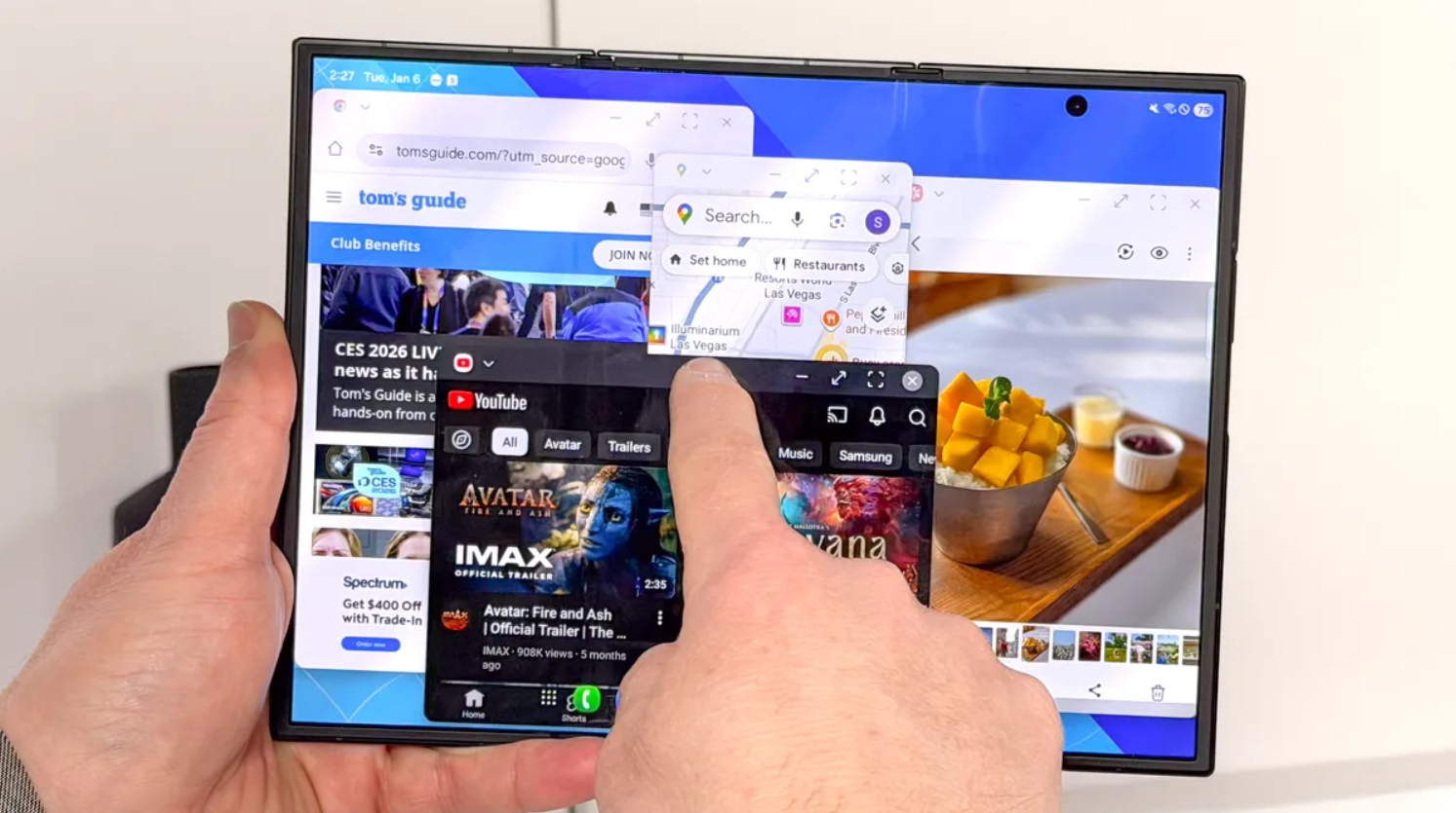 Người dùng có thể sử dụng nhiều ứng dụng cùng lúc trên&nbsp;Galaxy Z TriFold.