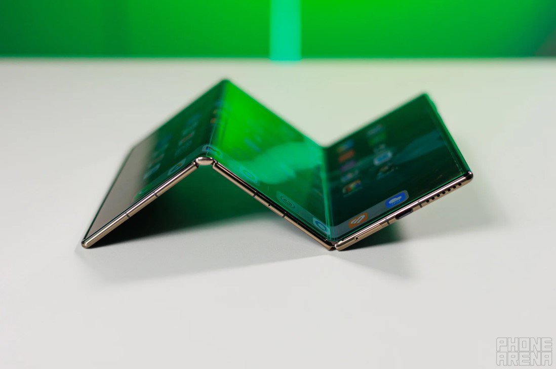 Huawei Mate XT.