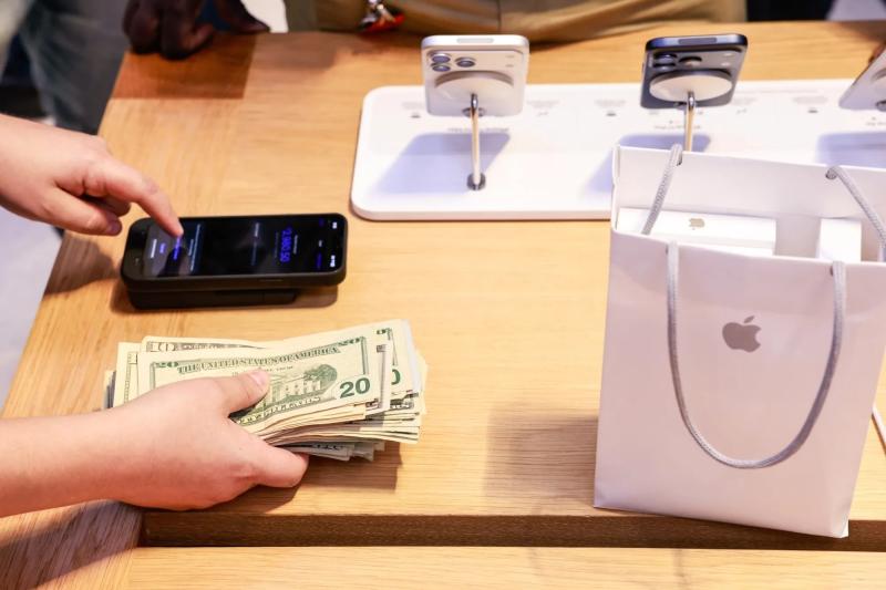 iPhone tang gia,  khan hiem chip,  chip tang gia,  tin don iPhone 18,  doanh thu Apple anh 3