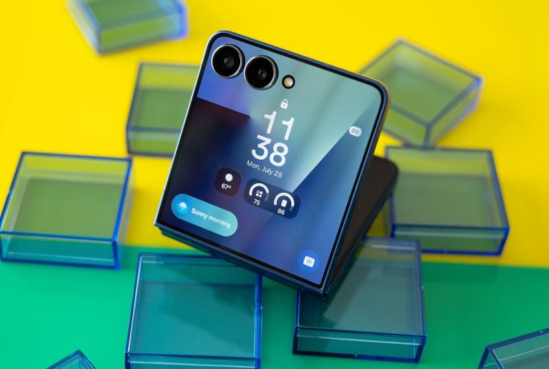smartphone man hinh gap,  smartphone gap cua Samsung,  doanh so smartphone gap,  Samsung Galaxy Z Fold7 anh 2