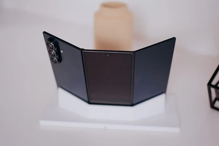 Hai sản phẩm đột phá được Samsung giới thiệu gần đây gồm Galaxy Z TriFold và S25 Edge.