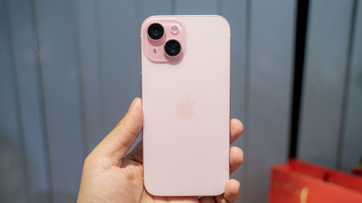 iPhone 15.
