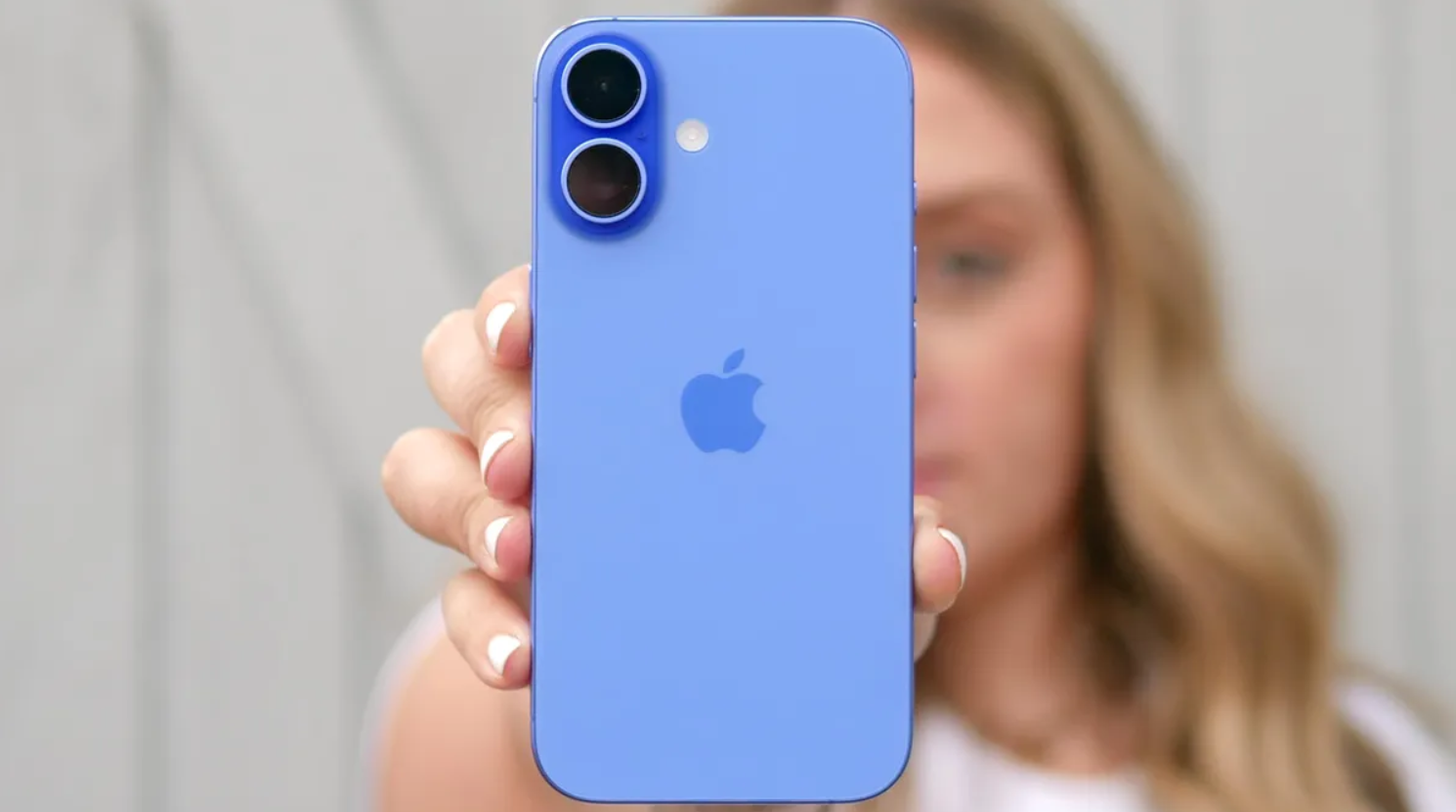 iPhone 16.