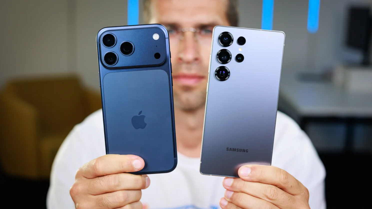iPhone 17 Pro và Galaxy S25 Ultra.
