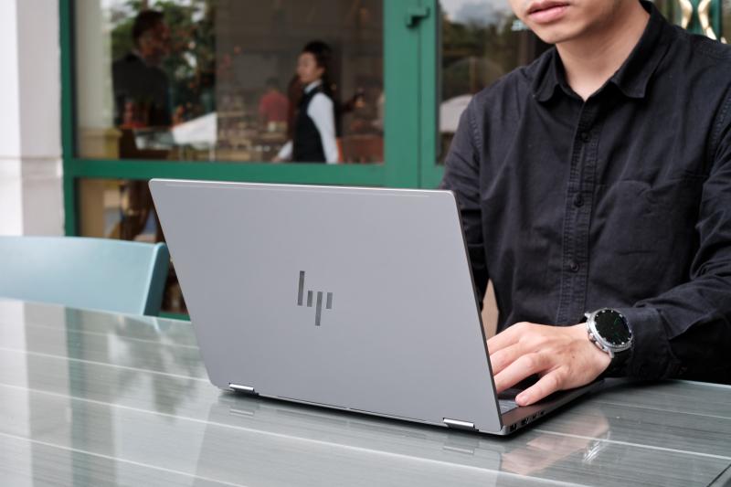 HP OmniBook X Flip anh 2