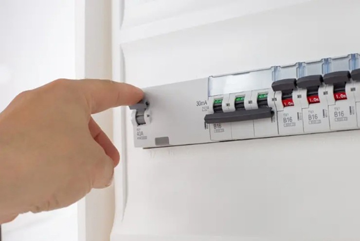 Không phải cứ ngắt thiết bị điện khi rời khỏi nhà lâu ngày là tốt.