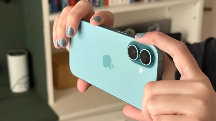 Điện thoại đi kèm camera kép hoạt động ổn.