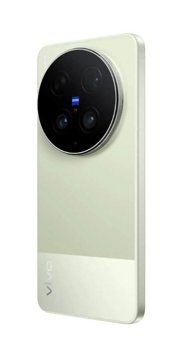Vivo X300 Ultra.