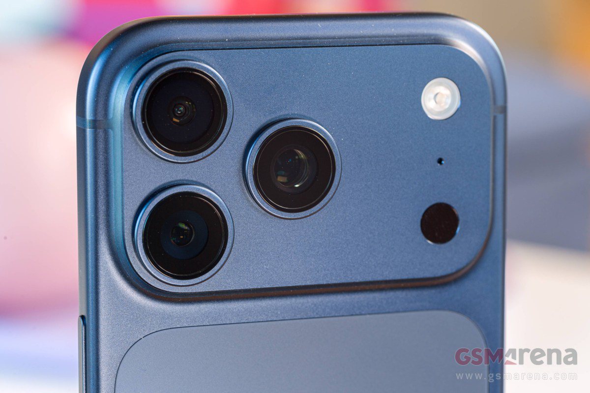 iPhone 17 Pro có 3 camera sau 48MP.