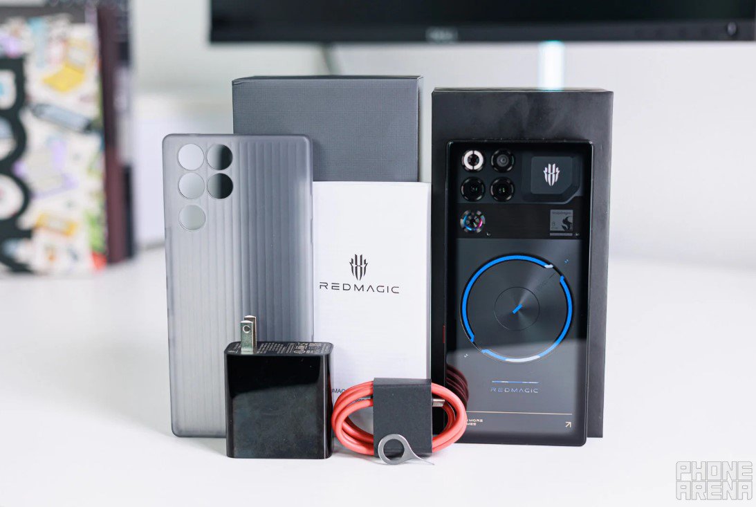 Các phụ kiện đi kèm&nbsp;RedMagic 11S Pro.