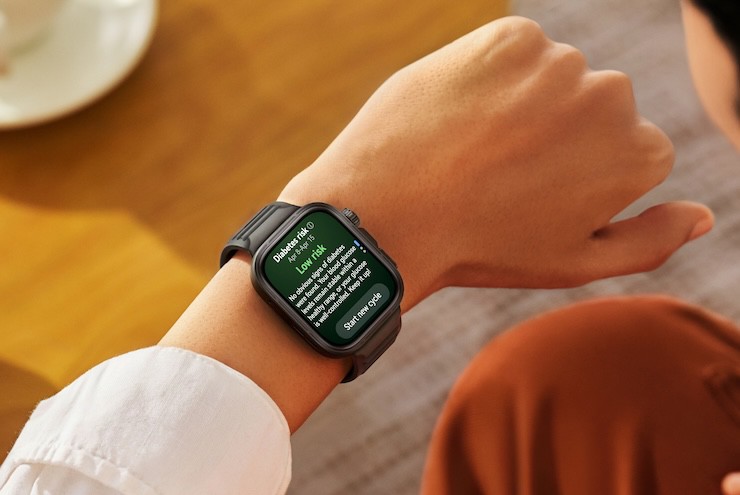 Watch Fit 5 Pro cho cảm giác đeo nhẹ và ôm tay.