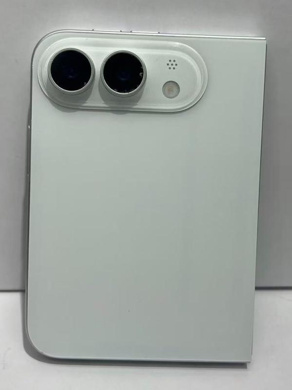 iPhone gập ra mắt, tin đồn iPhone gập, giá bán iPhone gập, Apple ra iPhone gập, iPhone Ultra là gì ảnh 2 iPhone gap ra mat, tin don iPhone gap, gia ban iPhone gap, Apple ra iPhone gap, iPhone Ultra la gi anh 2