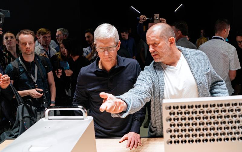 John Ternus CEO Apple,  Tim Cook tu chuc,  Jony Ive la ai,  John Ternus la ai,  CEO Apple la ai anh 3