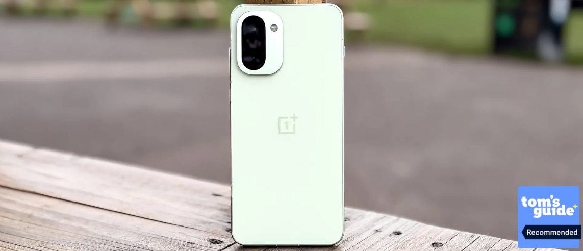 OnePlus 15R.
