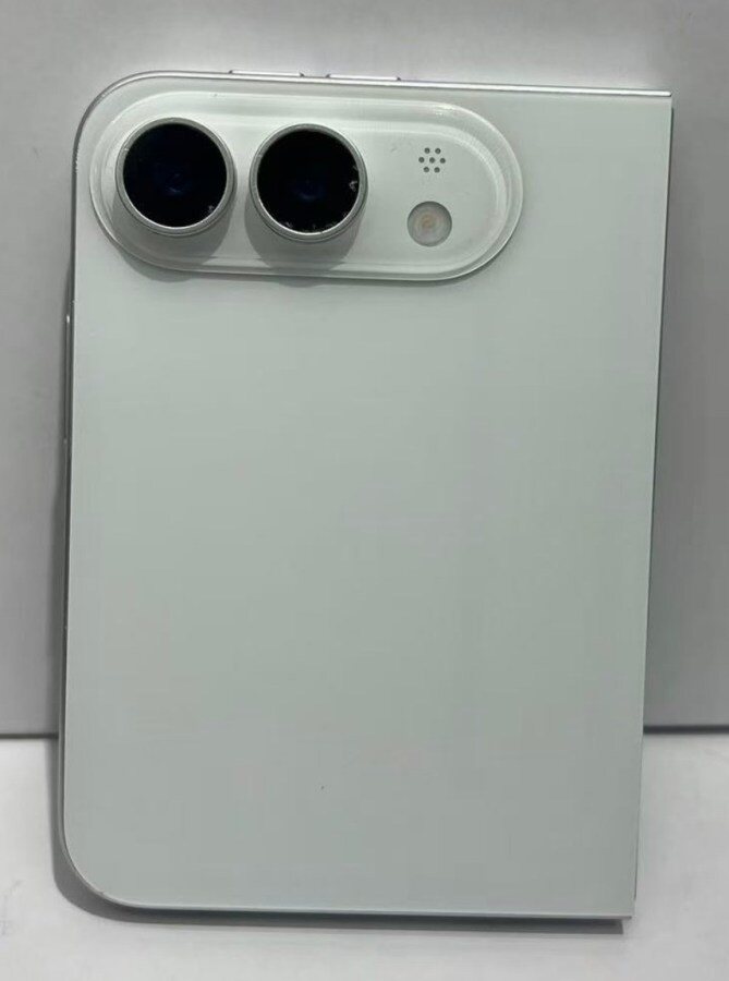 Ảnh tin đồn của iPhone Ultra.