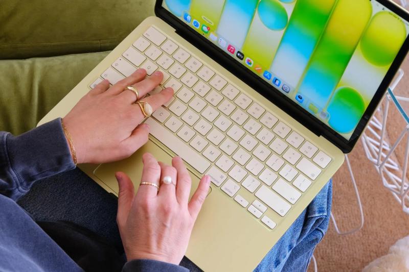 MacBook anh 3