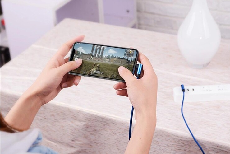 Hãy bỏ ngay việc vừa sạc vừa chơi game.