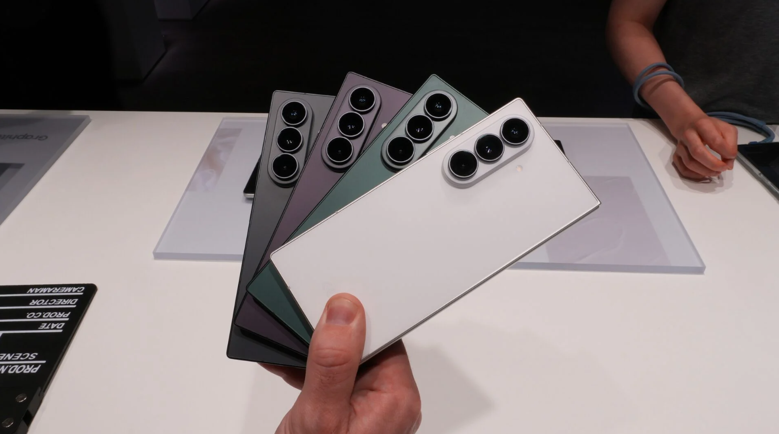 Các màu của&nbsp;Galaxy Z Fold 8 Ultra.