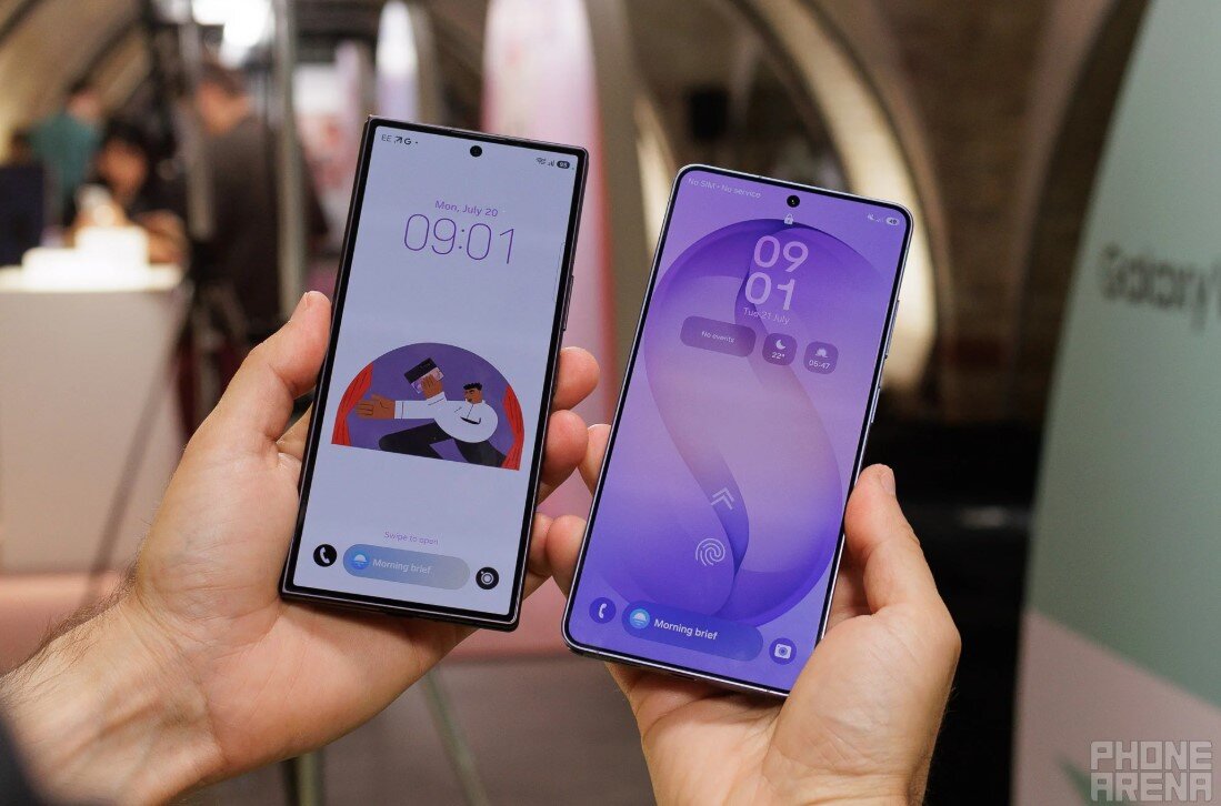 So sánh màn hình ngoài Galaxy Z Fold 8 Ultra và Galaxy S26 Ultra.